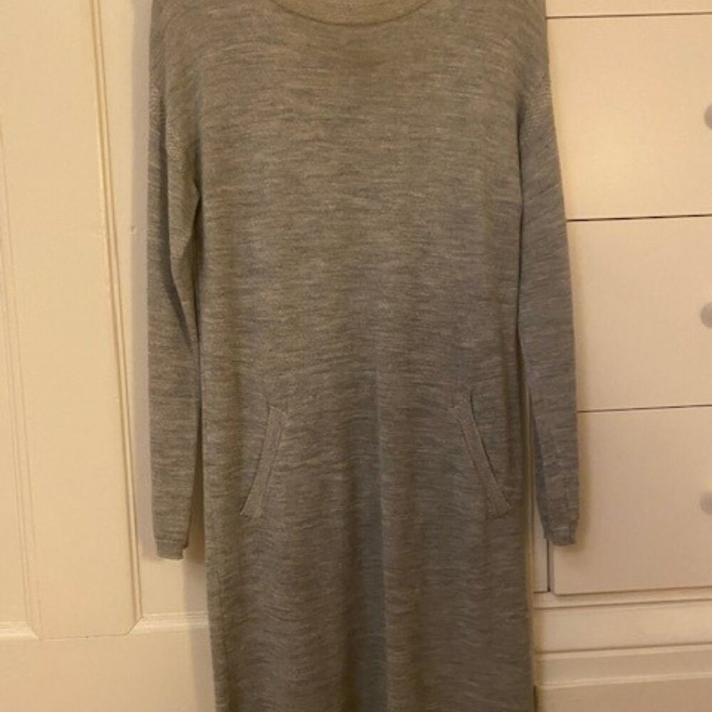 Knee-length long-sleeve light grey dress size 4, by Poetry